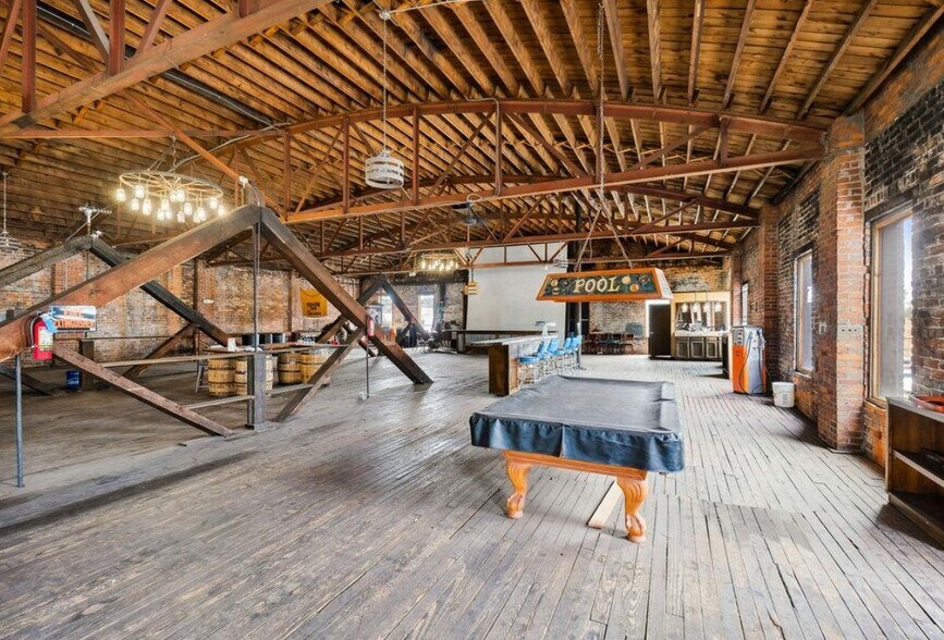 More Photos Of 200 W Benson St, Anderson Bar For Lease