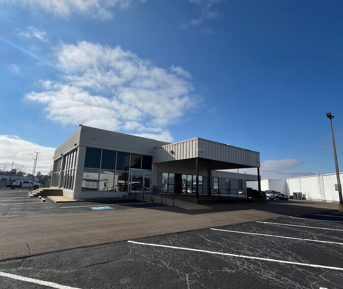 More Photos Of 5170 American Way, Memphis Office For Lease