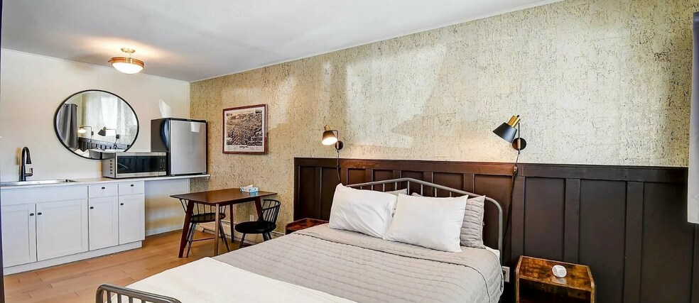 More Photos Of 207 Elm St, Leadville Hotel For Sale