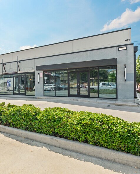 More Photos Of 606 Dennis St, Houston Storefront For Sale