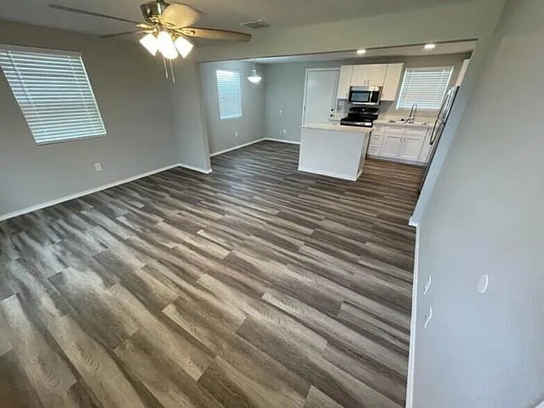 More Photos Of 1300 N Live Oak St, Rockport Multifamily For Sale