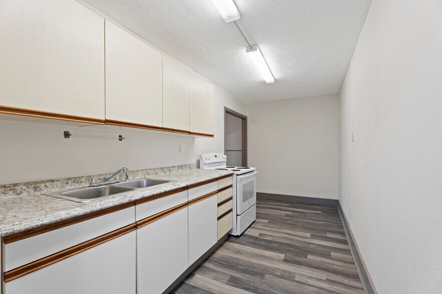 More Photos Of 300 Range St, Marshall Multifamily For Sale