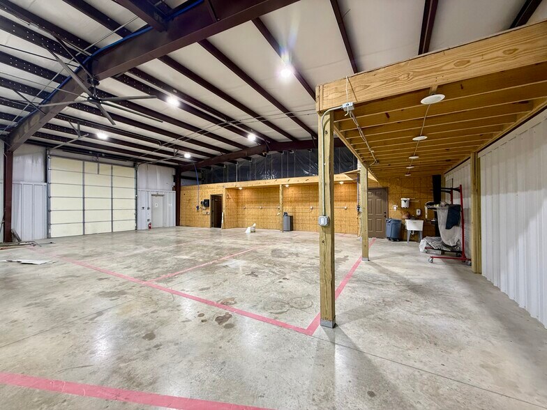 More Photos Of 60 County Road 9501 N, Brookland Warehouse For Lease
