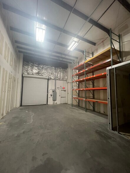 More Photos Of 441 Network Station, Chesapeake Flex For Lease