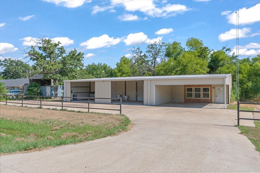 More Photos Of 10015 FM 751, Quinlan Flex For Sale