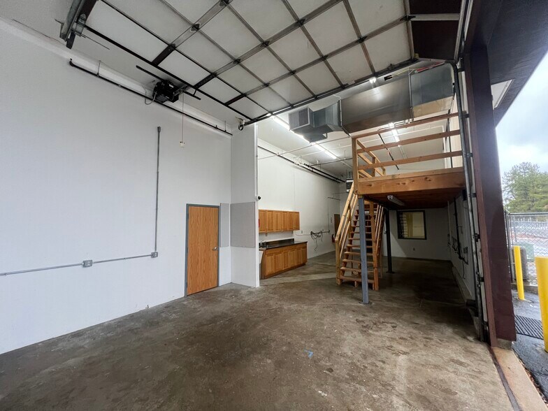 More Photos Of 59 Chennel Dr, Concord Office For Sale