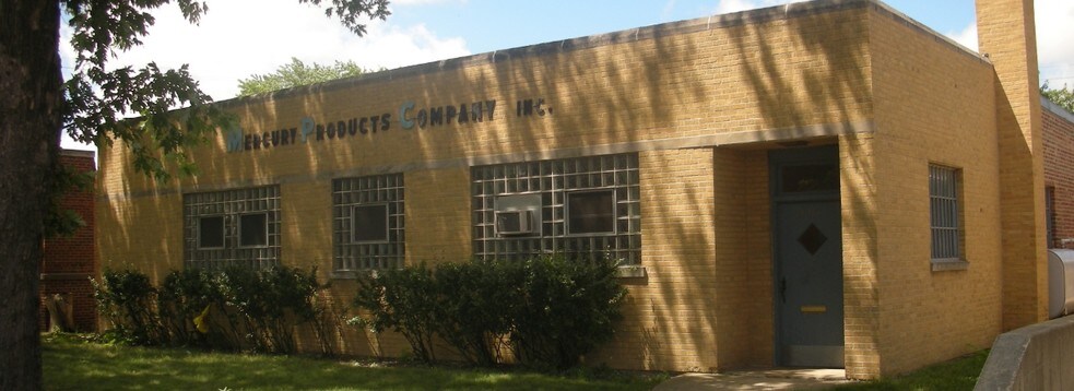 Primary Photo Of 8114 Ridgeway Ave, Skokie Manufacturing For Sale