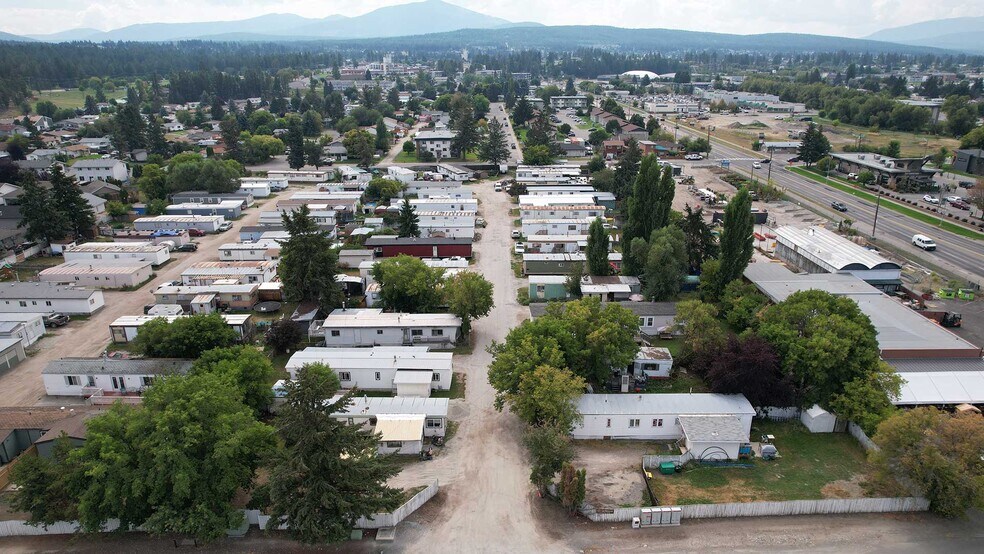 More Photos Of 2025 N 10th St, Cranbrook Manufactured Housing Mobile Home Park For Sale