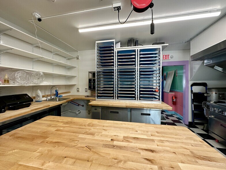 More Photos Of 4 Thomas St, Holley Restaurant For Sale