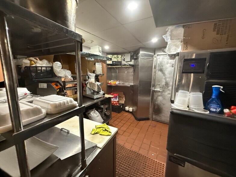 More Photos Of 220 N 10th St, Philadelphia Storefront Retail Residential For Lease
