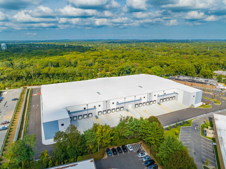 More Photos Of 88 Parkway Dr S, Hauppauge Warehouse For Lease