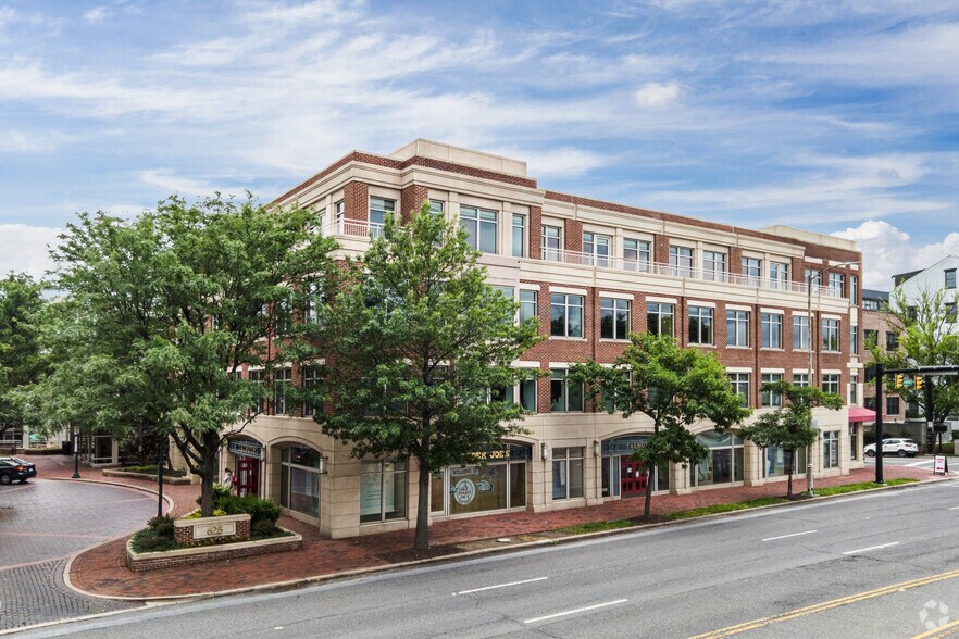 More Photos Of 675 N Washington St, Alexandria Unknown For Lease