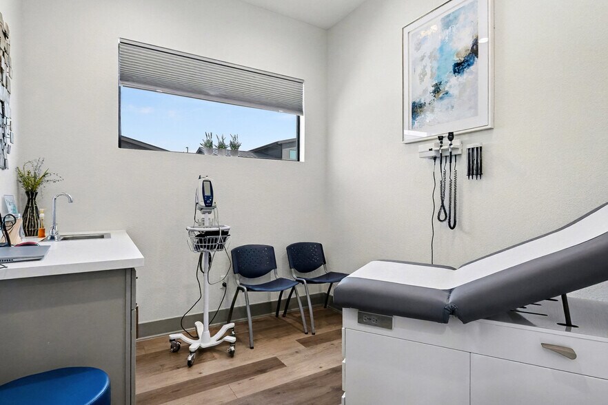 More Photos Of 205 Bella Katy Dr, Katy Medical For Sale