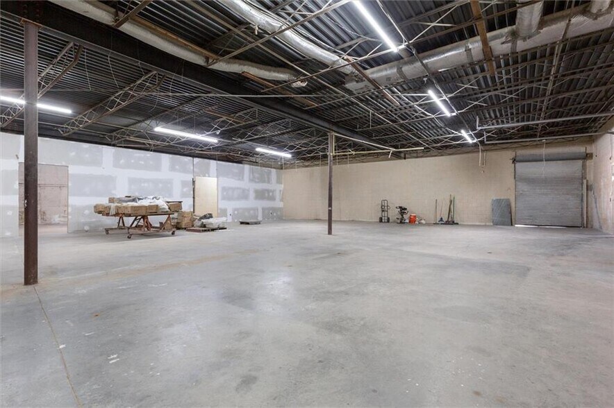 More Photos Of 306 US 123 Byp, Seneca Manufacturing For Lease