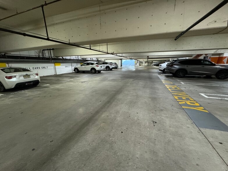 More Photos Of 15928 Ventura Blvd, Encino Storefront Retail Office For Lease