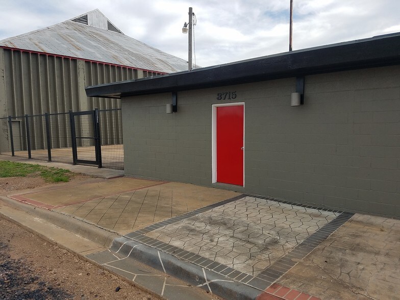More Photos Of 3615-3715 Old Iowa Park Rd, Wichita Falls Warehouse For Lease