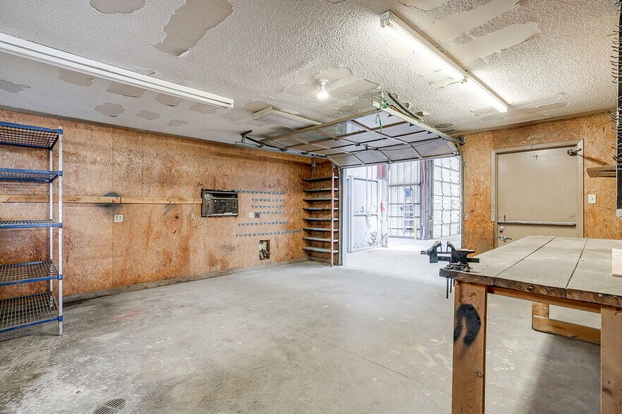 More Photos Of 3040 Ramona Dr, Fort Worth Research And Development For Lease