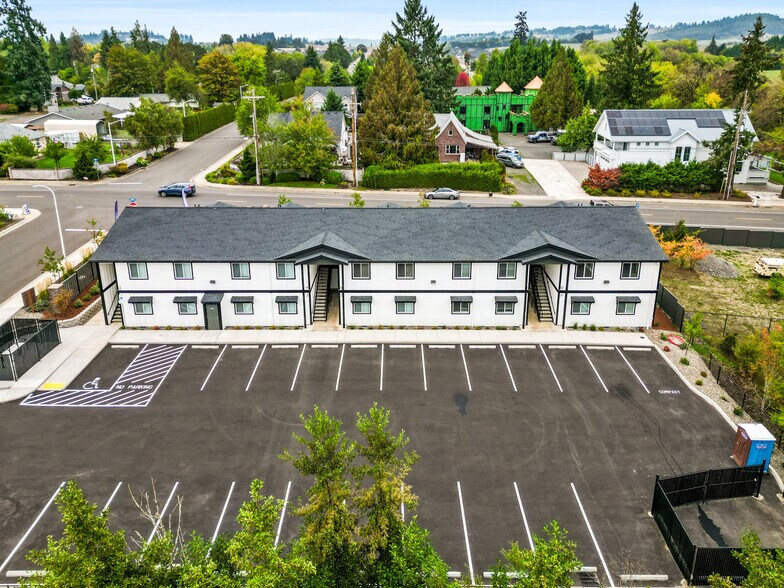 Primary Photo Of 110 S 7th St, Carlton Apartments For Sale