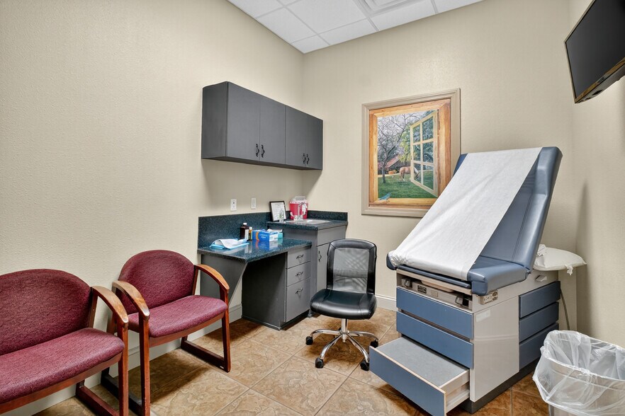 More Photos Of 1580 Santa Barbara Blvd, The Villages Medical For Lease