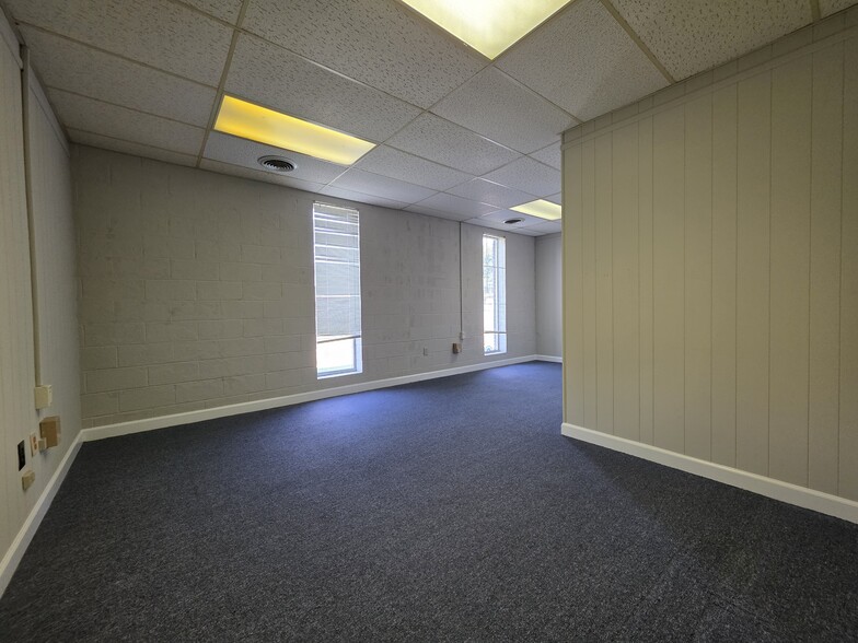 More Photos Of 404 St Andrews Dr, Greenville Office For Lease