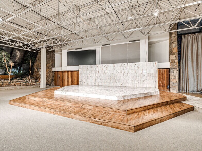 More Photos Of 6009 NW Expressway St, Oklahoma City Specialty For Sale