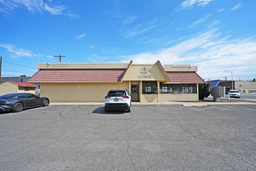 More Photos Of 318 S Wapato Ave, Wapato General Retail For Sale
