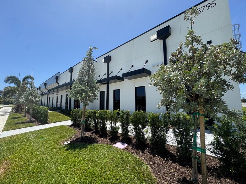 More Photos Of 8795 Ivanhoe Drive, Melbourne Medical For Lease