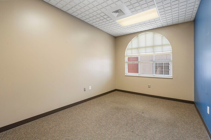 More Photos Of 909 E Republic Rd, Springfield Office For Lease