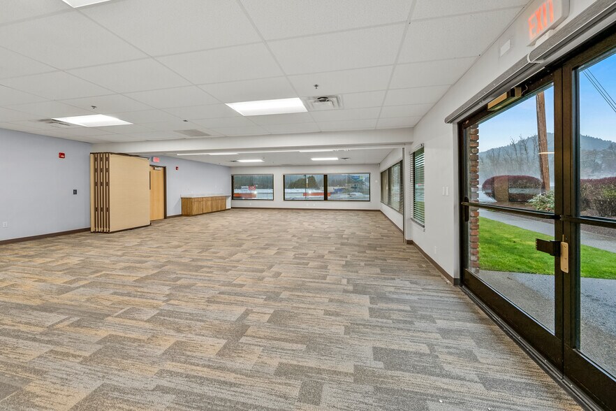 More Photos Of 2166 NW Vine St, Grants Pass Medical For Sale