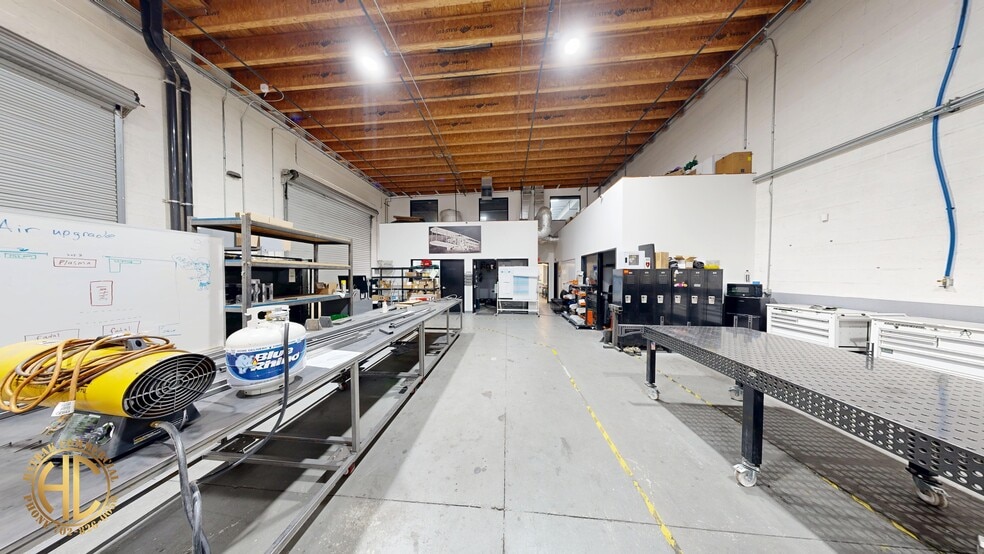 More Photos Of 295 Sunpac Ave, Henderson Warehouse For Sale