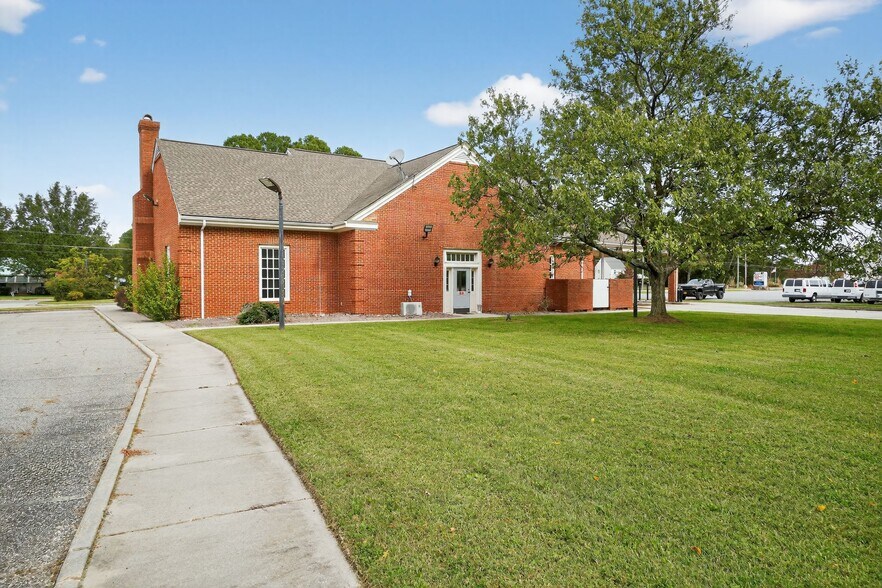 More Photos Of 16498 General Puller Hwy, Deltaville Bank For Sale