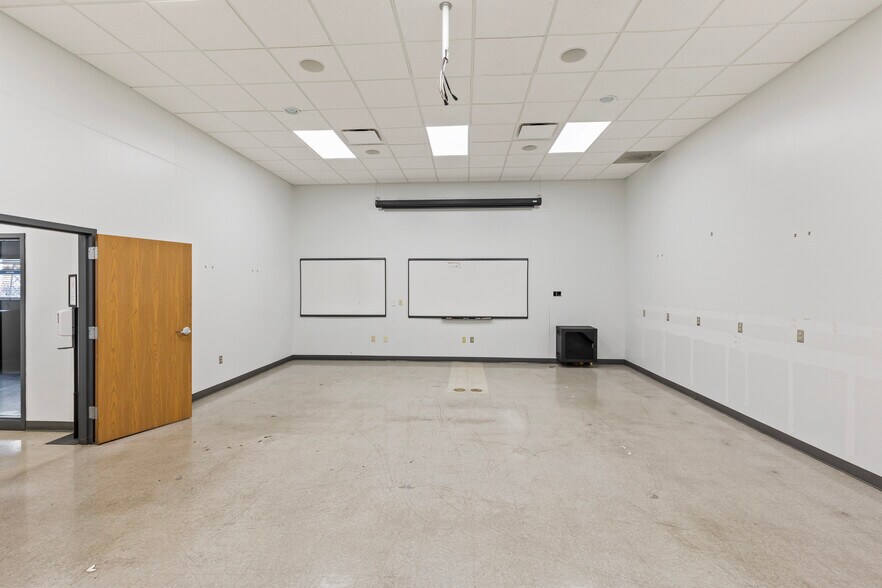 More Photos Of 200 Riverview Dr, Monessen Manufacturing For Lease