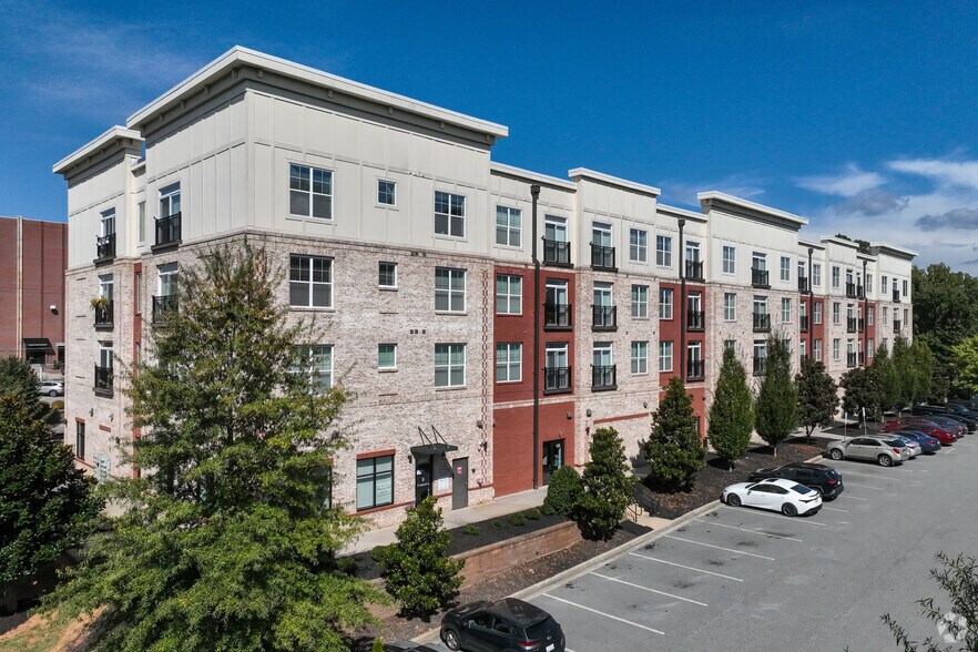 Primary Photo Of 2800 Lawndale Dr, Greensboro Apartments For Lease