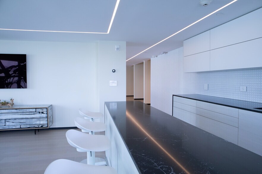 More Photos Of 605 Lincoln Rd, Miami Beach Office Residential For Lease