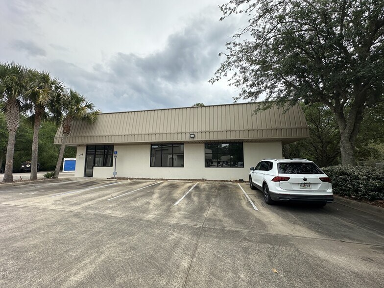 More Photos Of 100 Business Center Dr, Ormond Beach Flex For Lease
