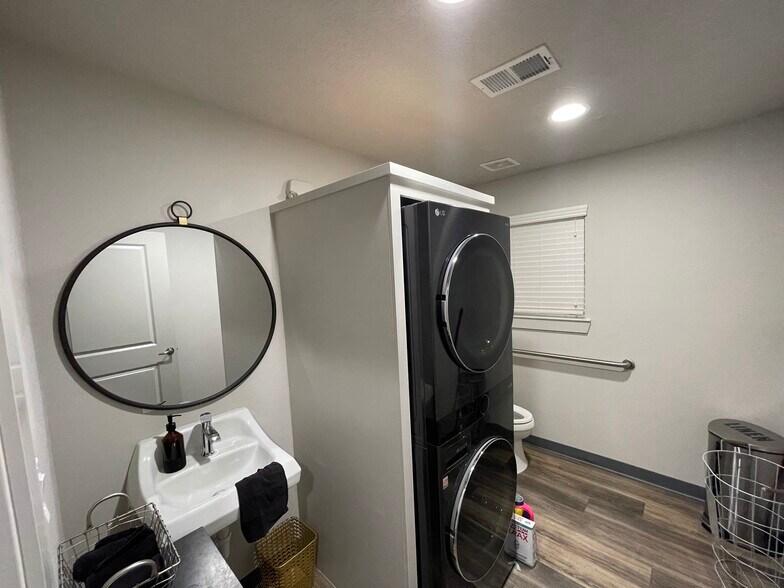 More Photos Of 408 Wilson Rd, Conroe Loft Creative Space For Lease