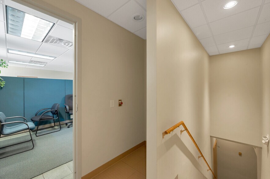 More Photos Of 1725 Suburban Dr, De Pere Manufacturing For Sale