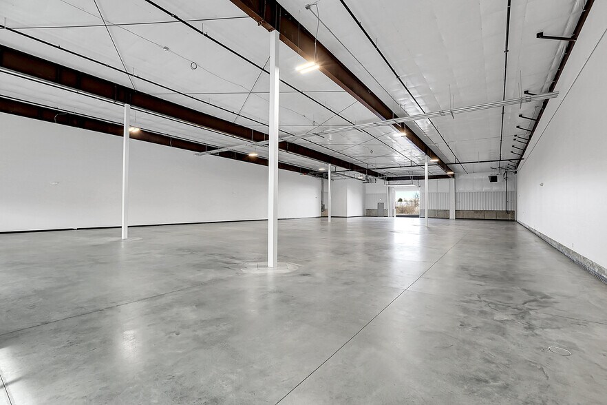 More Photos Of 5200 Oneida St, Commerce City Showroom For Lease