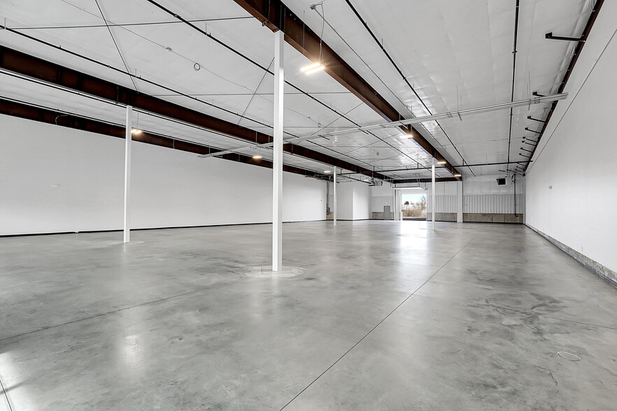 More Photos Of 5200 Oneida St, Commerce City Showroom For Lease