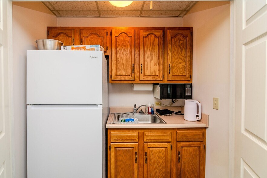 More Photos Of 100-102 Consumer Ln, Frankfort Office For Sale