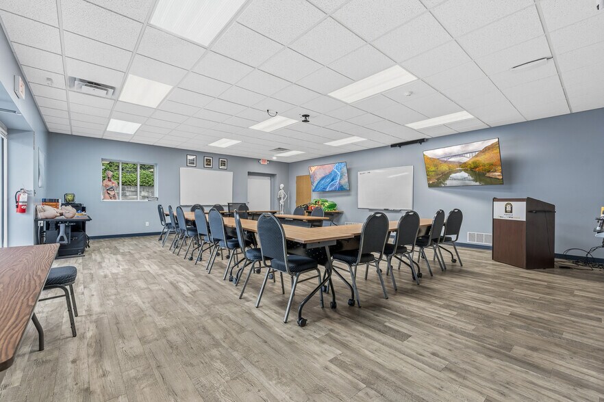 More Photos Of 742 Fairmont Rd, Morgantown Office For Lease