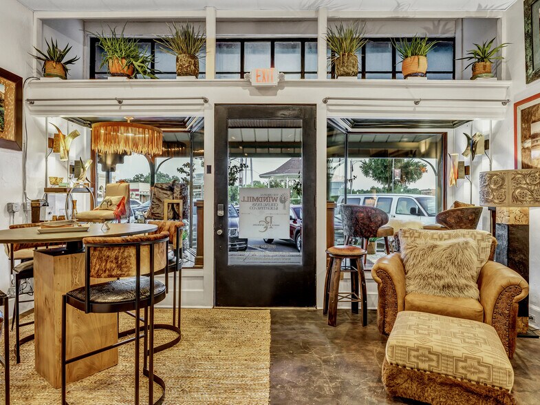 More Photos Of 106 W Main St, Pilot Point Storefront For Sale