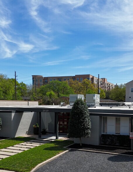 More Photos Of 3939 Essex Ln, Houston Office For Sale