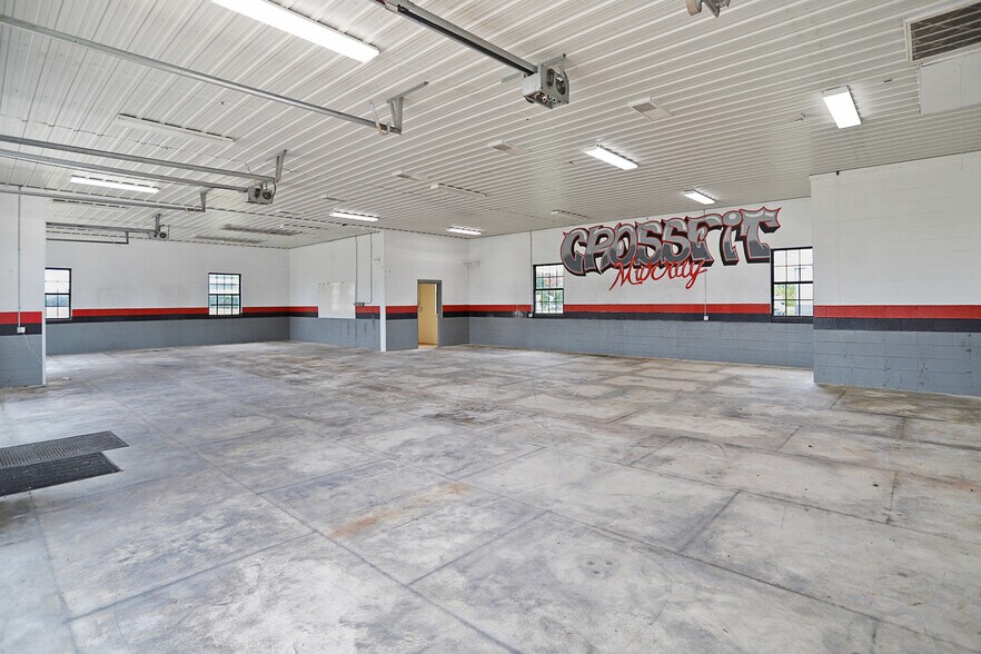 More Photos Of 1184 Poor Farm Rd, Murray Flex For Sale