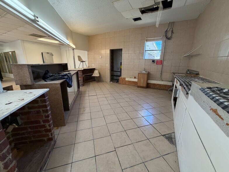 More Photos Of 111 County Road 227, East Bernard Freestanding For Lease