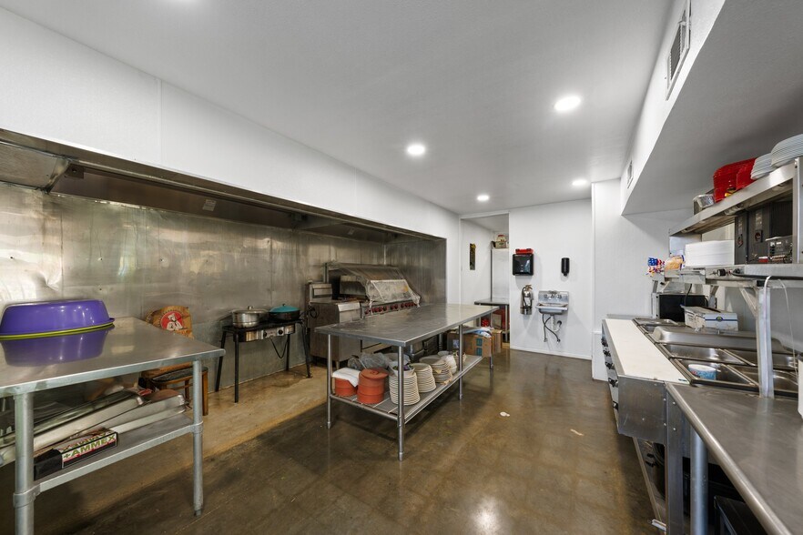 More Photos Of 4455 Highway 27, Kerrville Flex For Sale