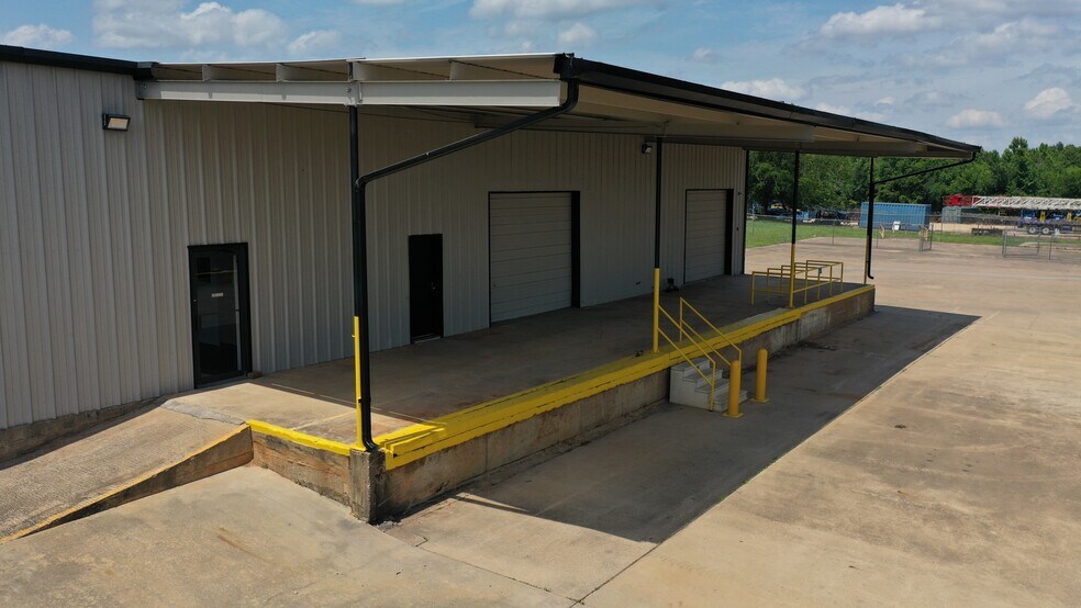 More Photos Of 2312 TX-135 Hwy, Kilgore Warehouse For Lease