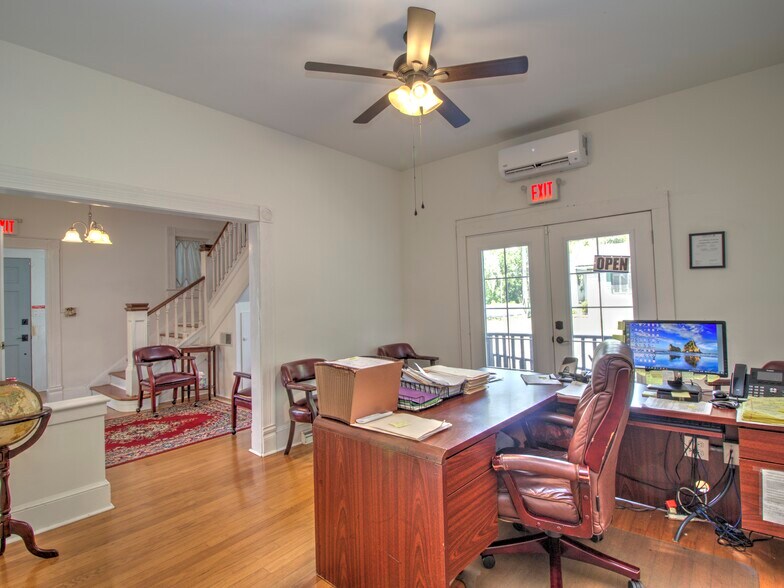 More Photos Of 944 E Silver Springs Blvd, Ocala Office For Sale