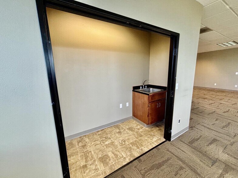 More Photos Of 1555 E McAndrews Rd, Medford Medical For Lease