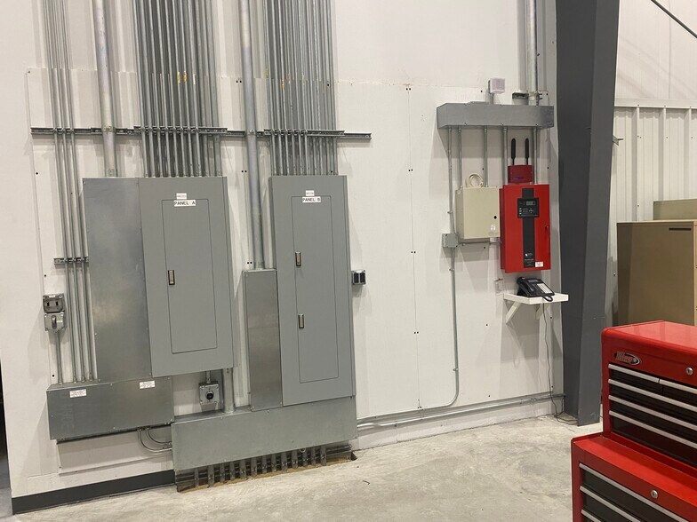 More Photos Of 1033 Cavalier Blvd, Chesapeake Manufacturing For Sale